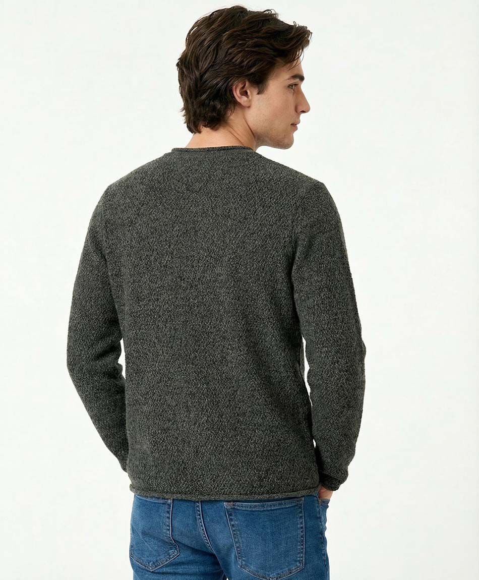 Sweater hombre terminaciones enrolladas