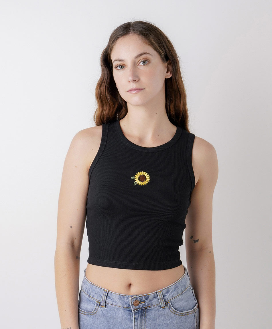 Remera mujer margarita bordada