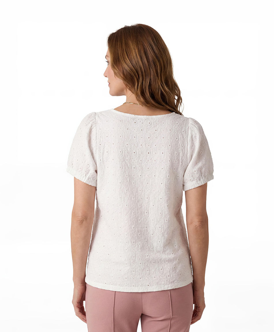 Remera mujer florcitas caladas