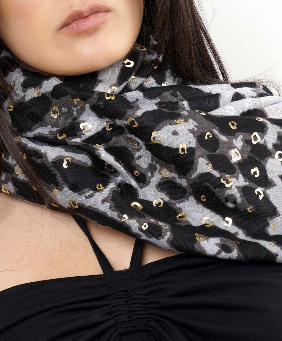 Pa&ntilde;uelo mujer animal print brillos