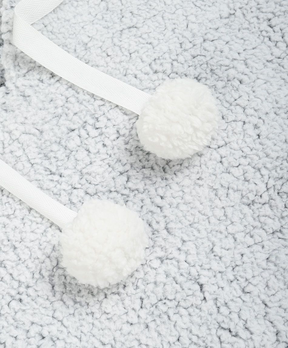 Bata manta mujer pompones oversize