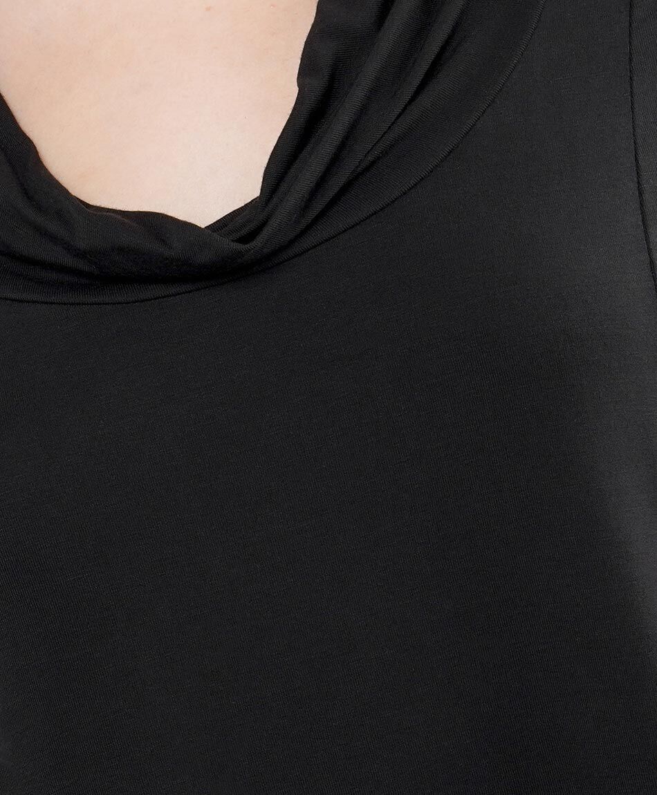Remera mujer cuello ca&iacute;do black