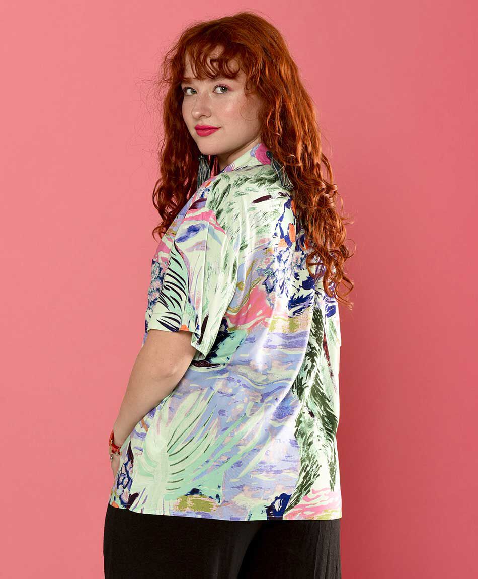 Blusa estampada tropical