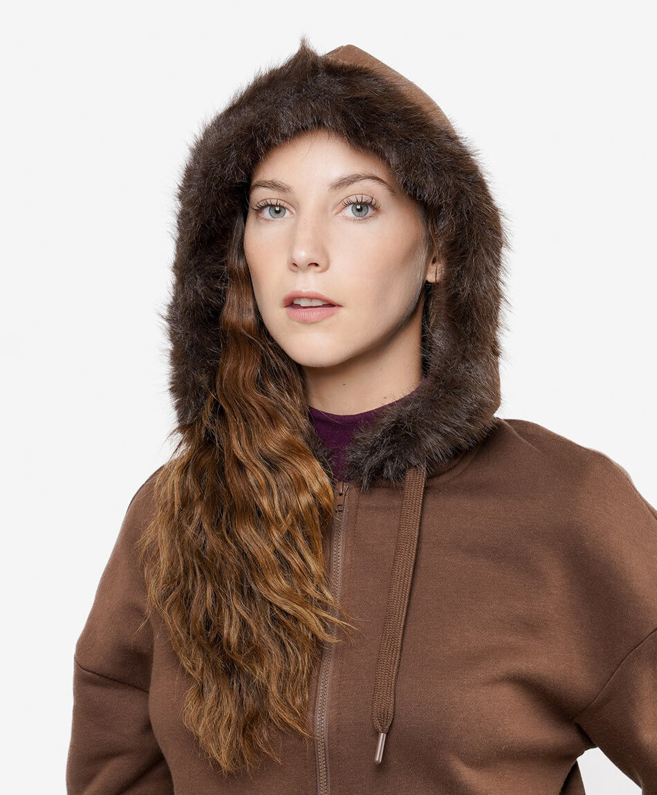 Buzo mujer cuello pelitos