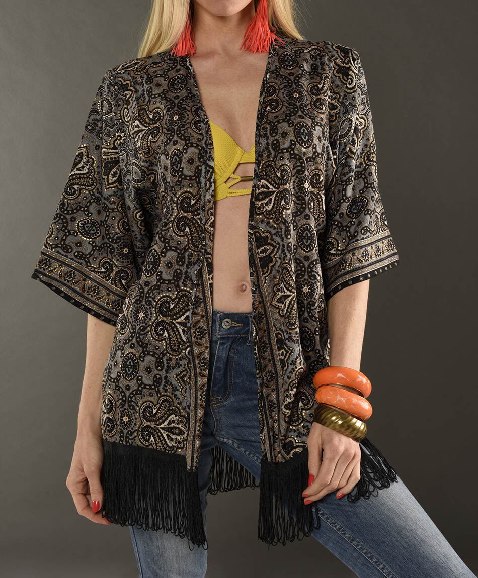 Kimono est flecos