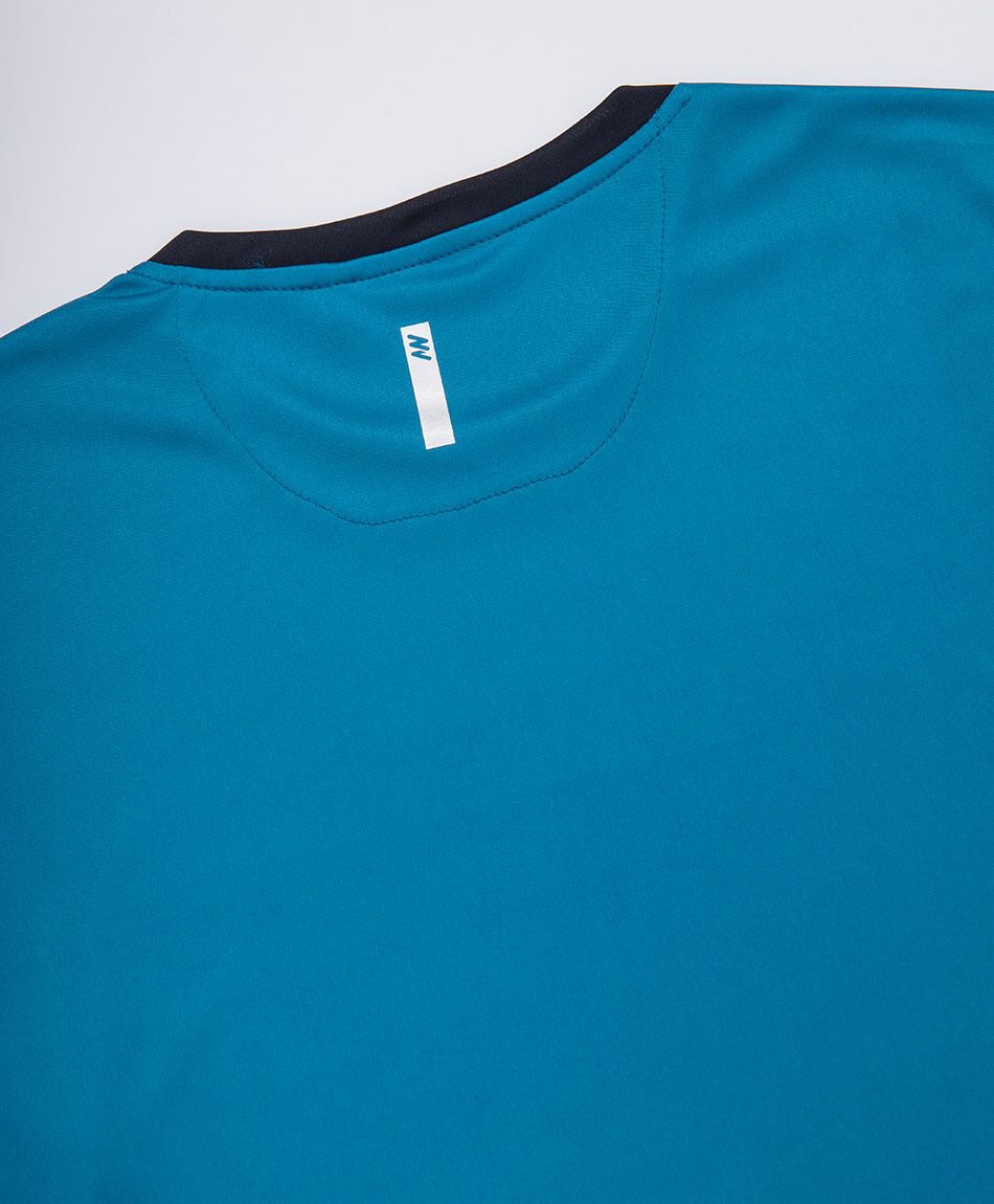 Remera deportiva hombre l&iacute;neas turquesa
