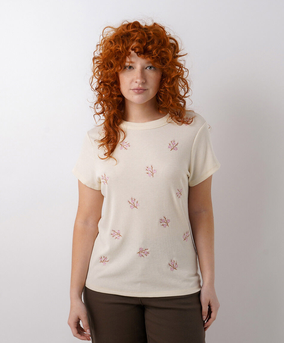 Polera mujer flores bordadas