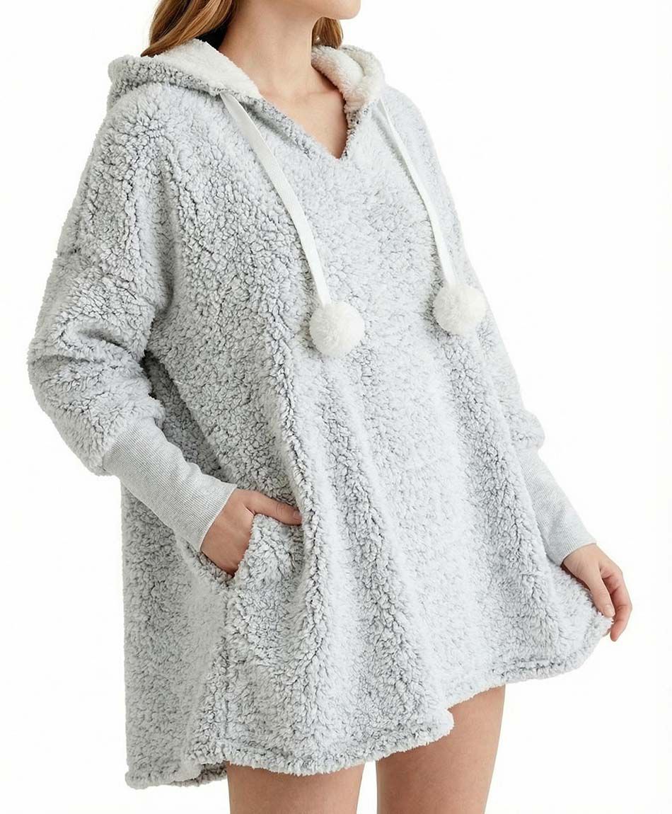Bata manta mujer pompones oversize