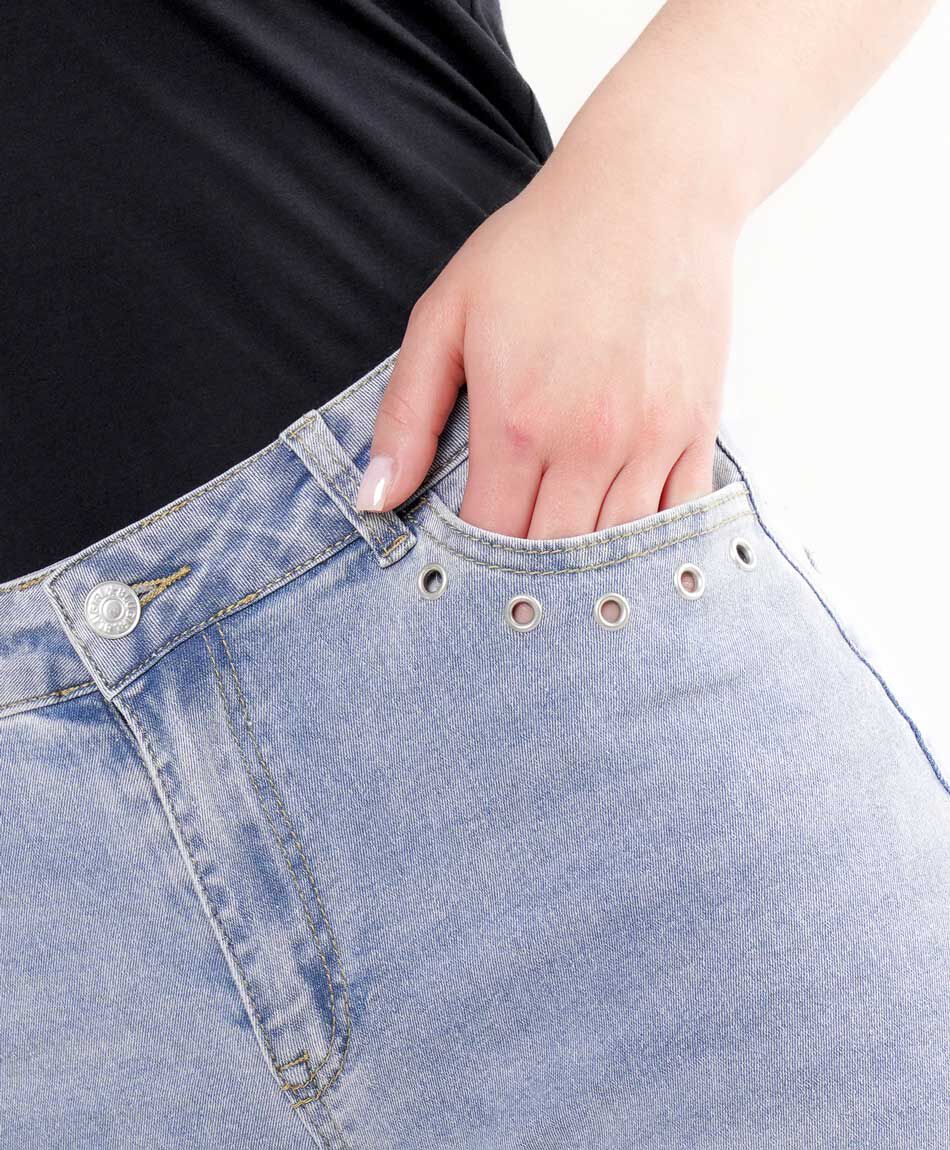 Jeans mujer ojetillos wide