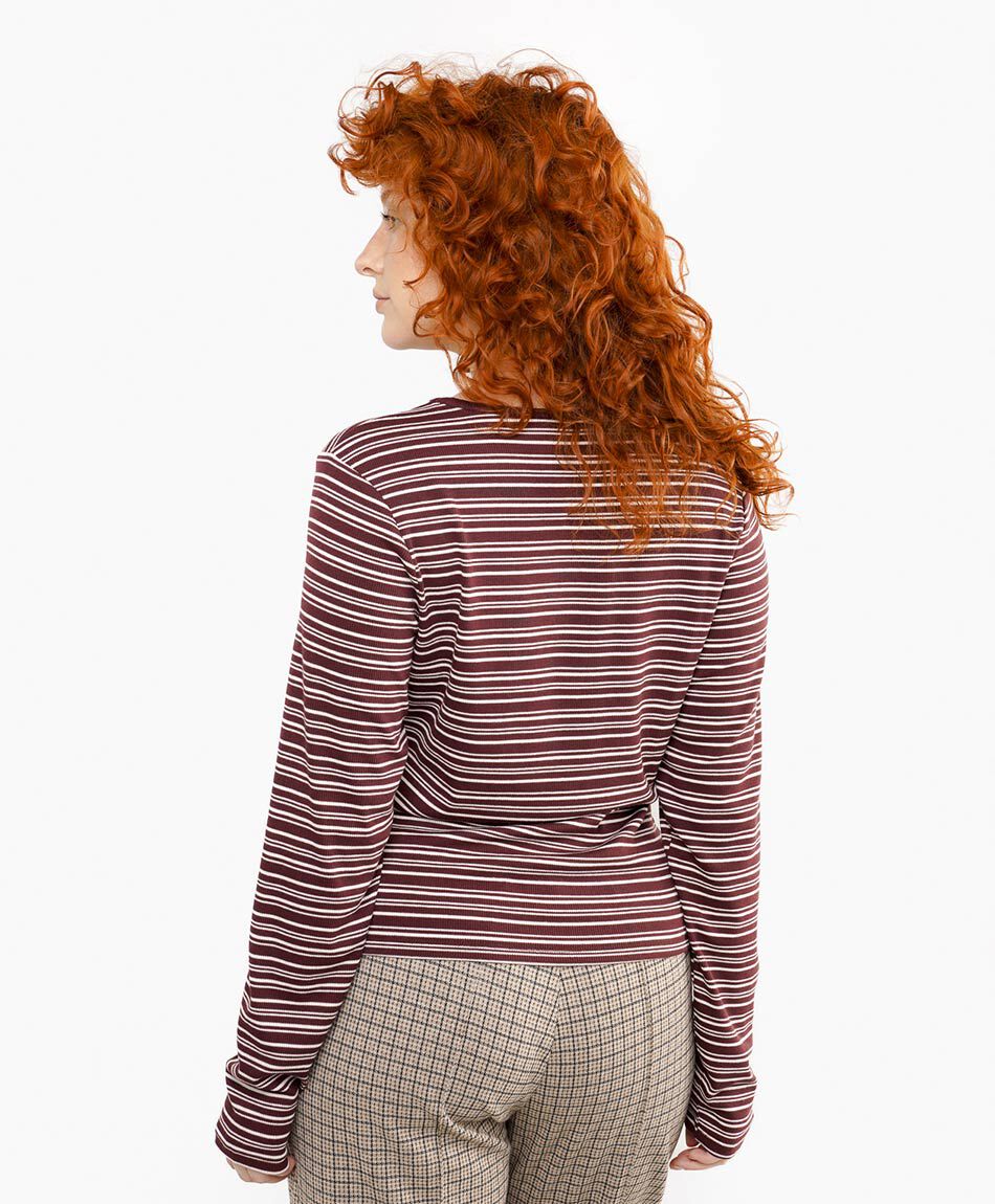 Remera mujer rayas finas burdeo