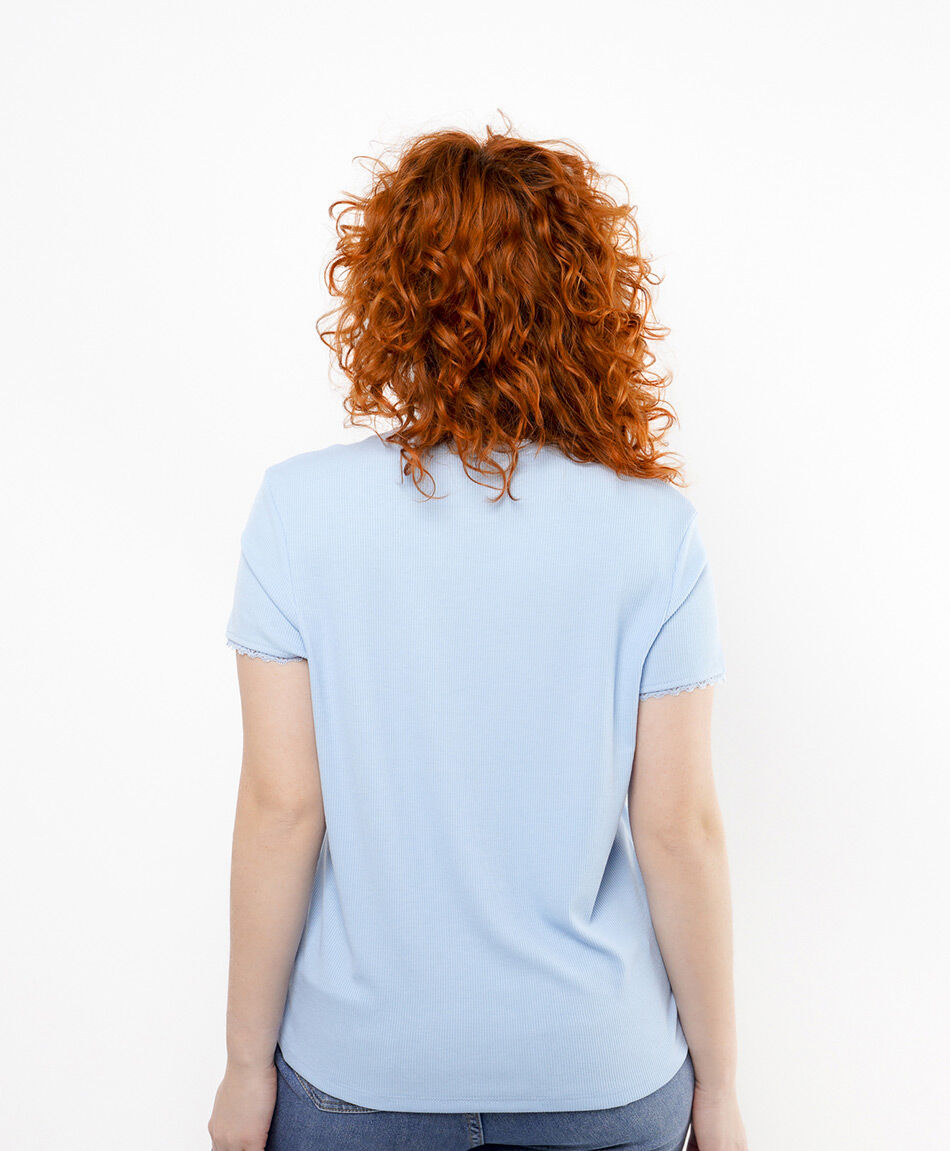 Remera mujer cinta bordada azul