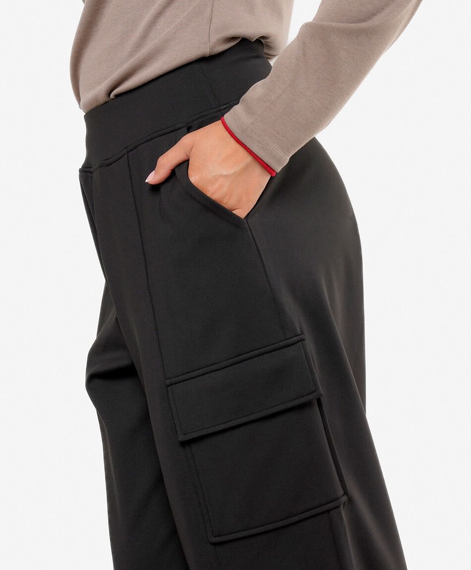 Pantal&oacute;n mujer wide leg dise&ntilde;o cargo black