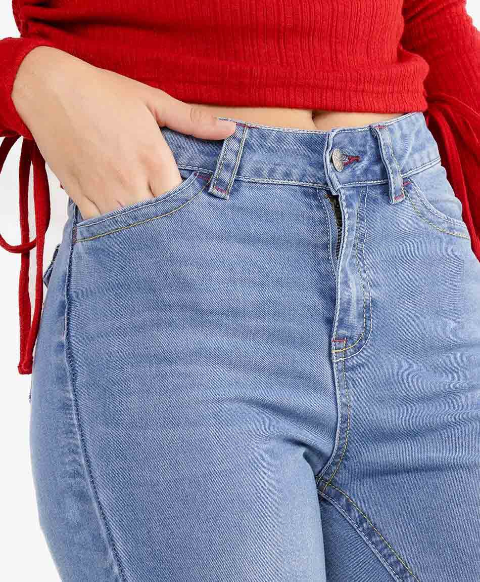 Jeans mujer flare bordado rojo