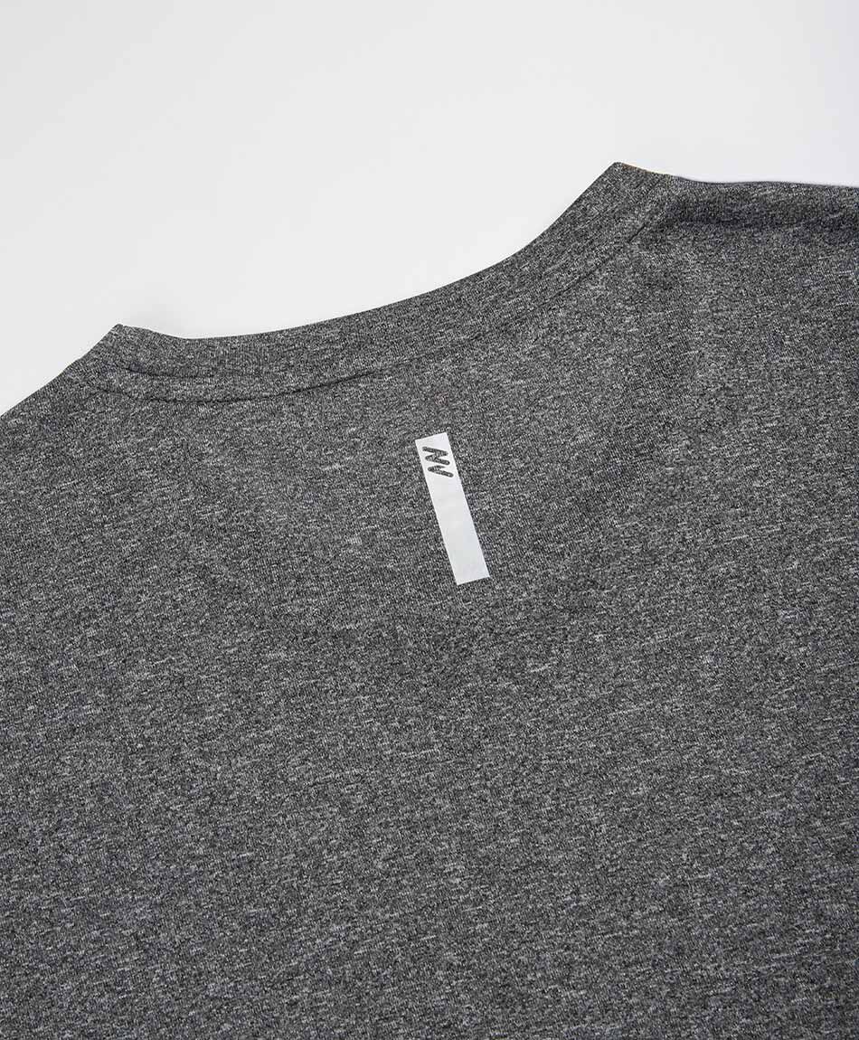 Remera deportiva hombre l&iacute;neas gris