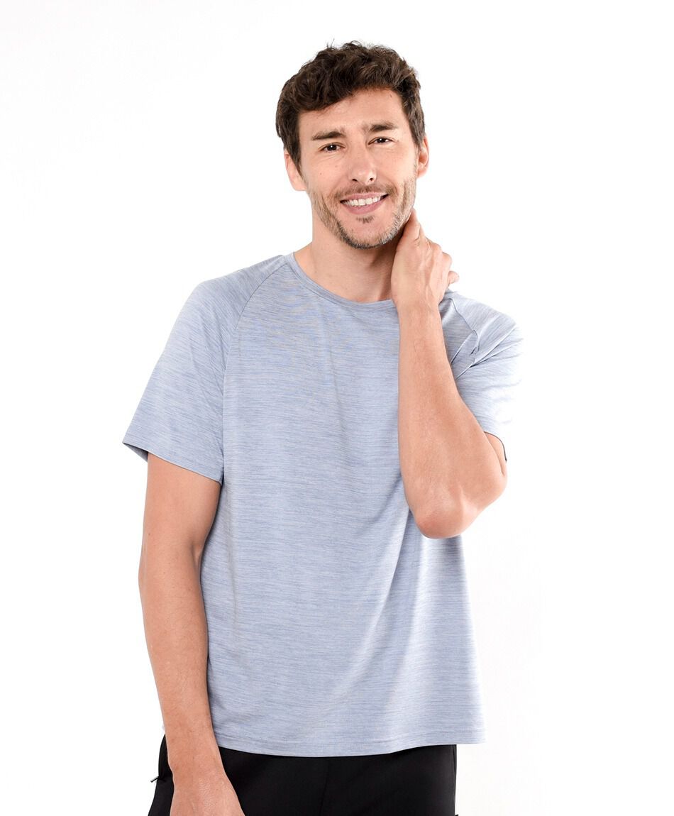 Remera deportiva hombre lisa celeste