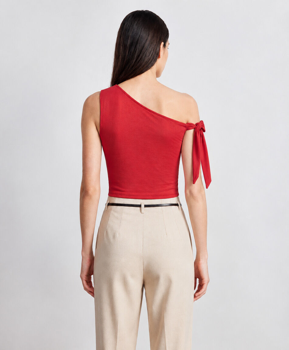 Remera mujer asimetrica lazo roja