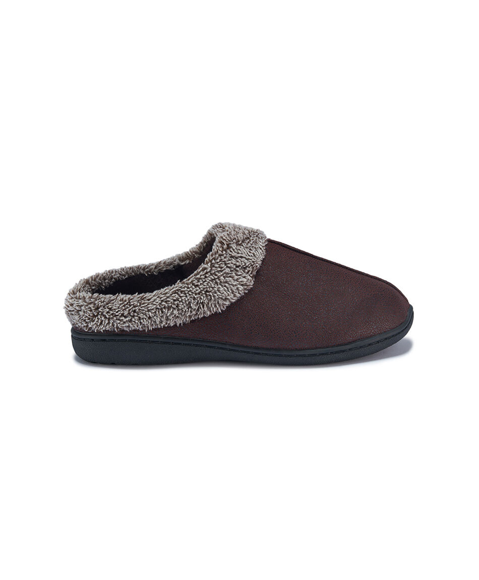 Pantufla hombre tono tierra vers&aacute;til