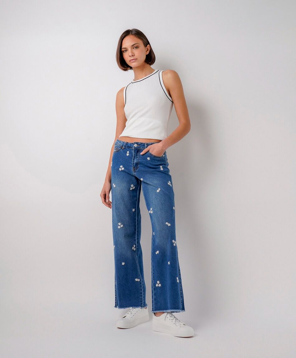Jeans mujer straight flores bordadas