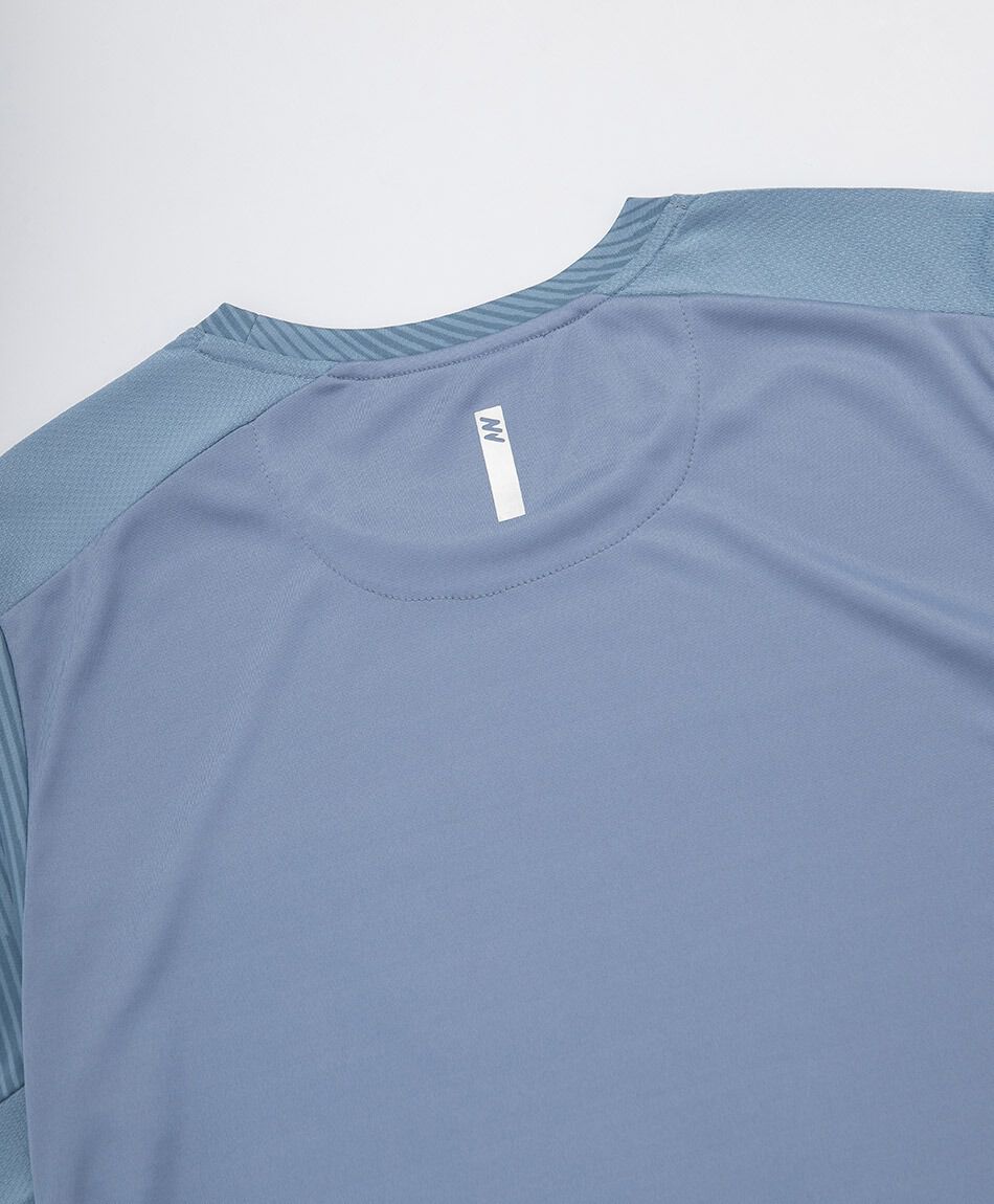 Remera deportiva hombre mini l&iacute;neas
