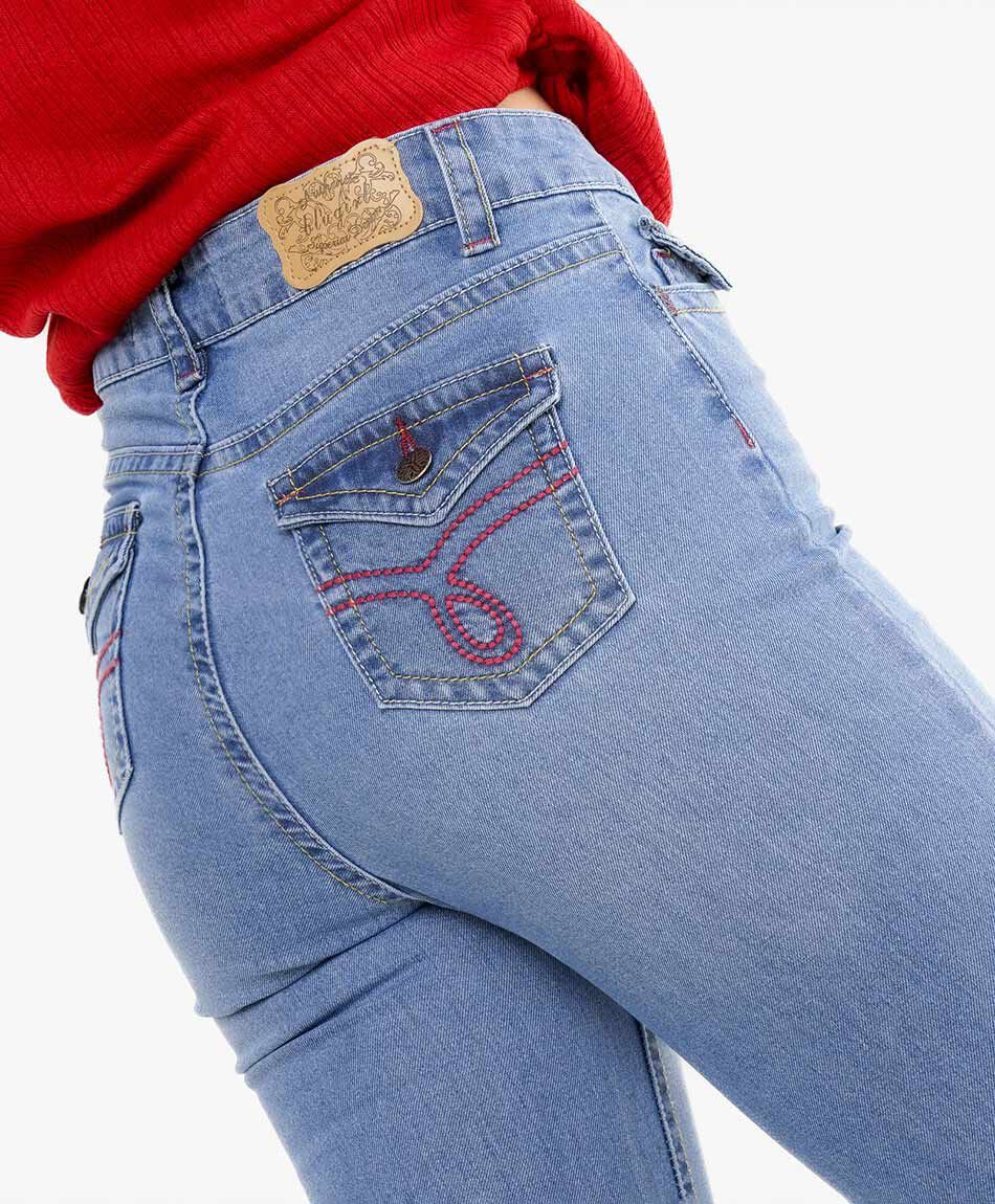 Jeans mujer flare bordado rojo