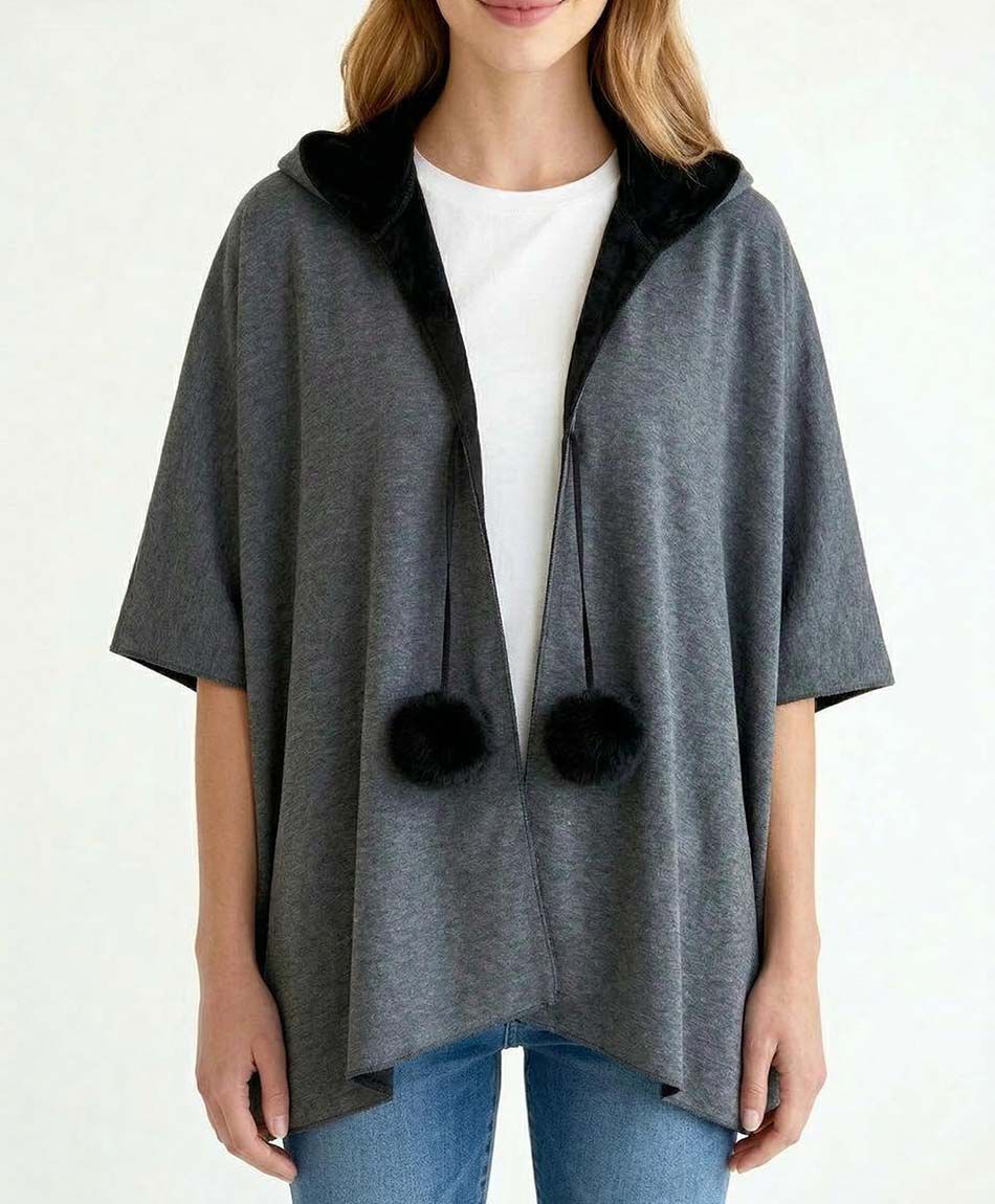 Poncho mujer pompones