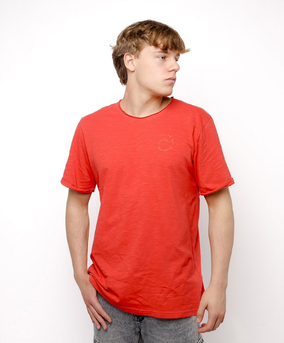 Remera hombre b&aacute;sica frase