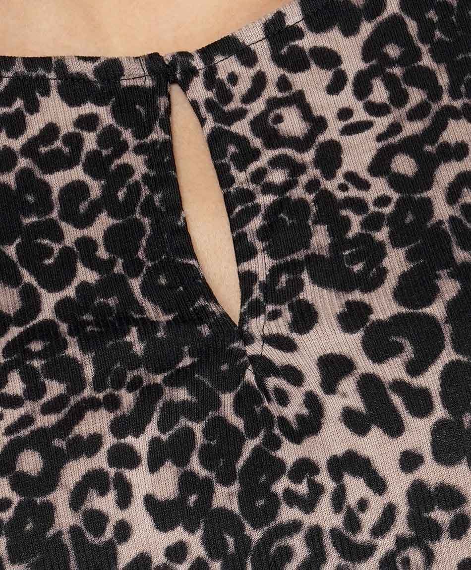 Remera mujer black animal print