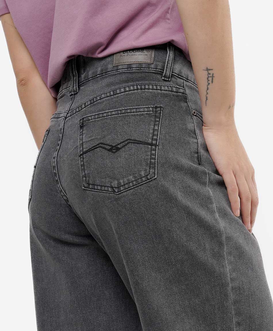 Jeans mujer wide leg gris costuras