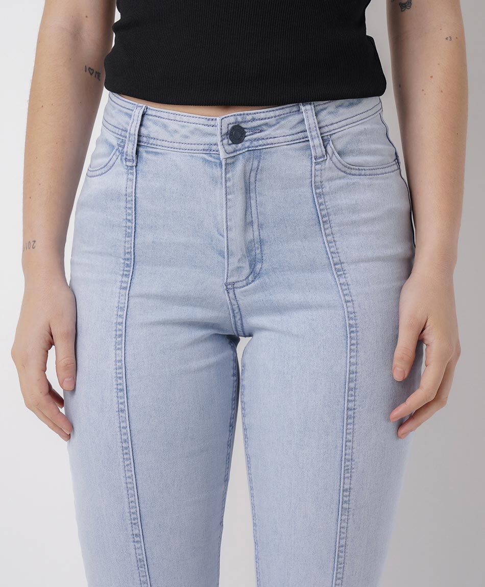 Jeans mujer flare costuras estrella