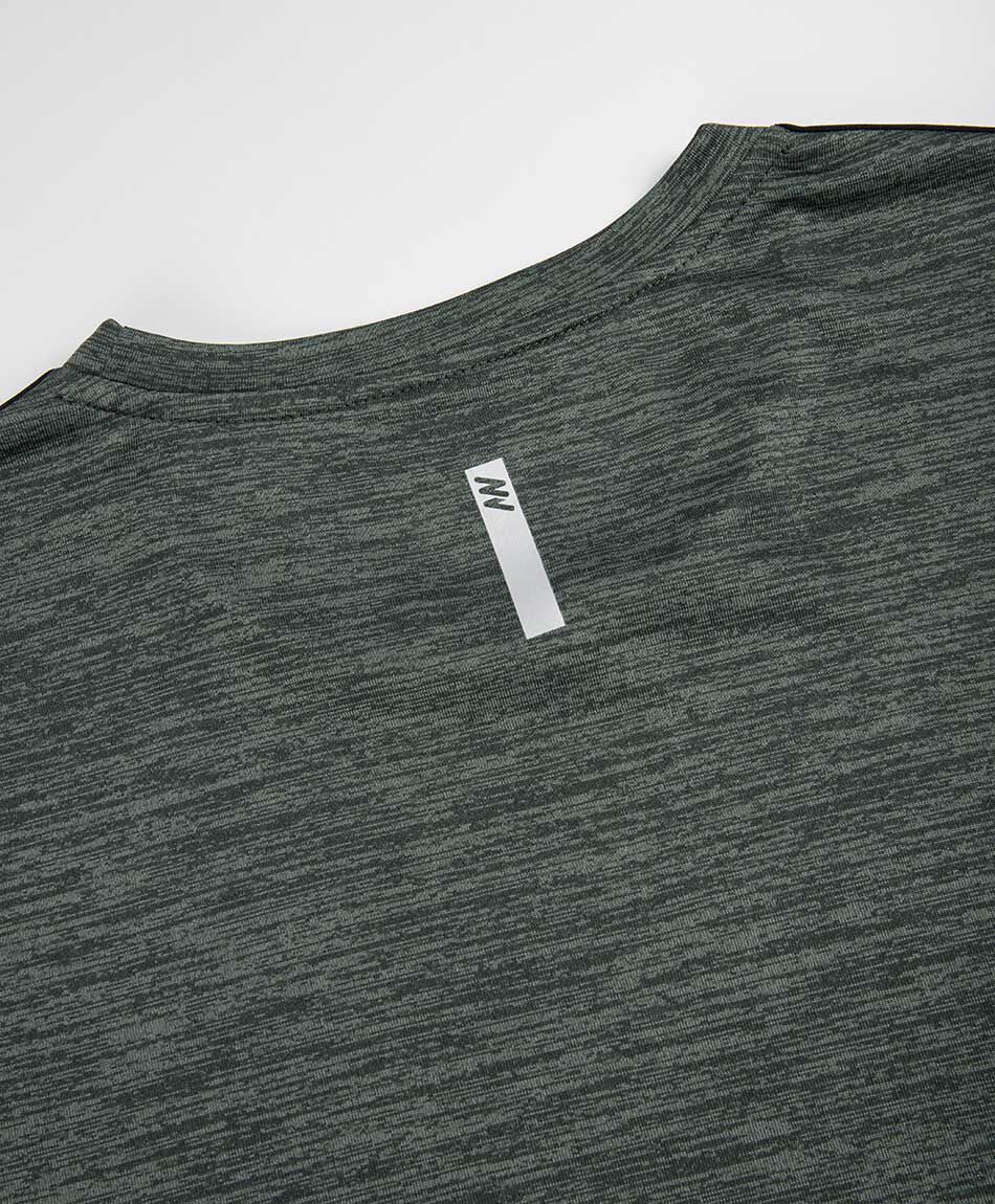 Remera deportiva hombre l&iacute;neas gris oscuro