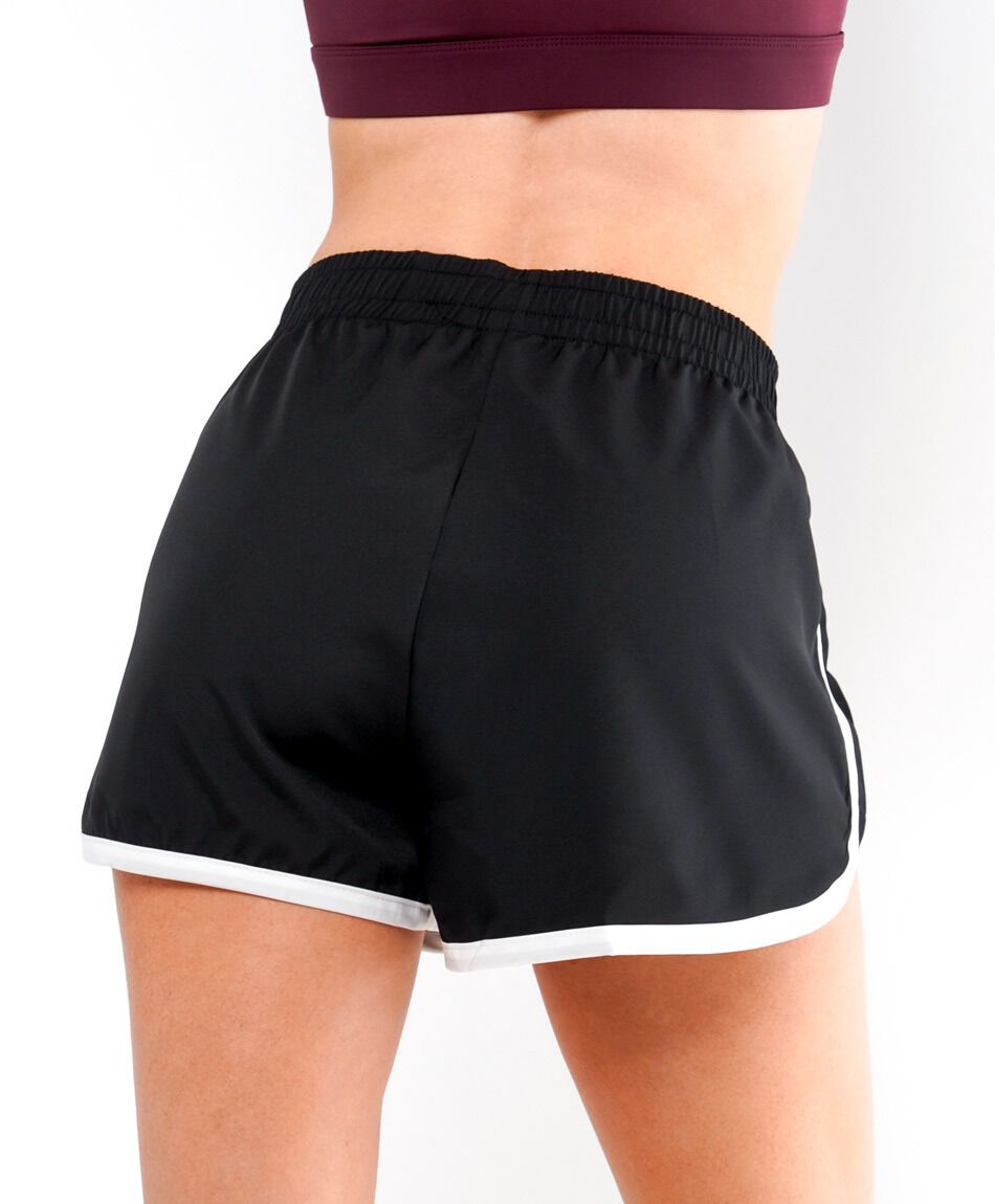 Short deportivo mujer l&iacute;neas blancas