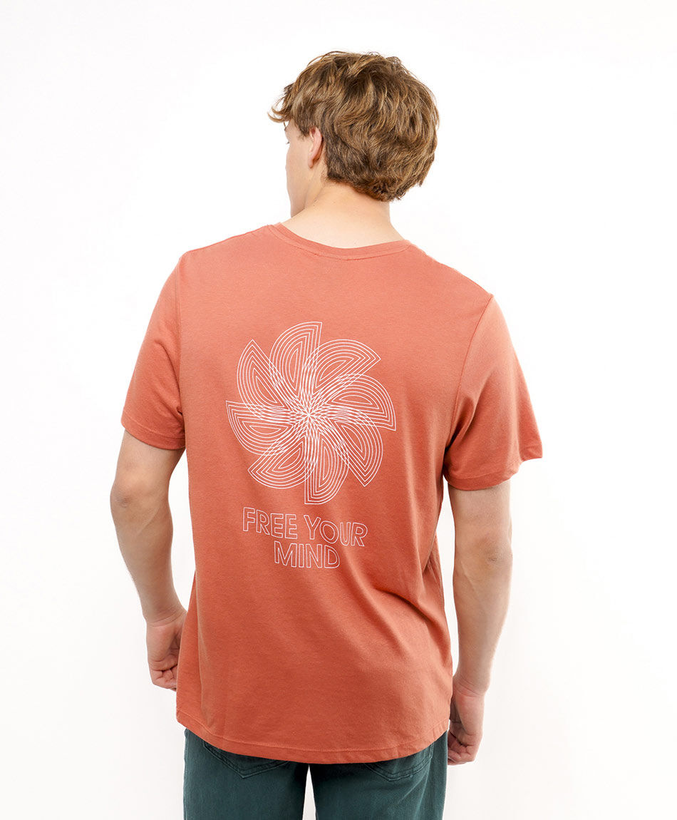 Remera hombre estampado doble free your mind