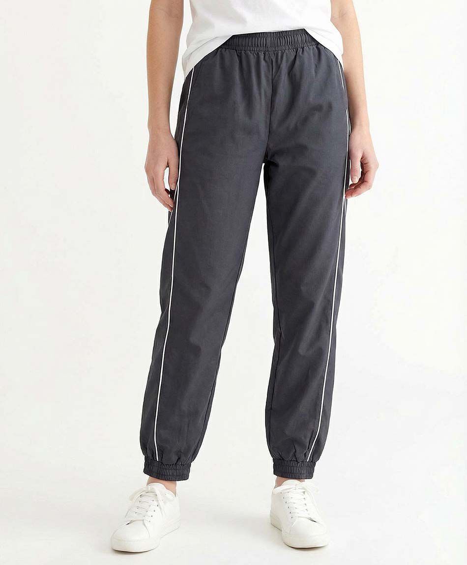 Pantal&oacute;n deportivo mujer lineas blancas