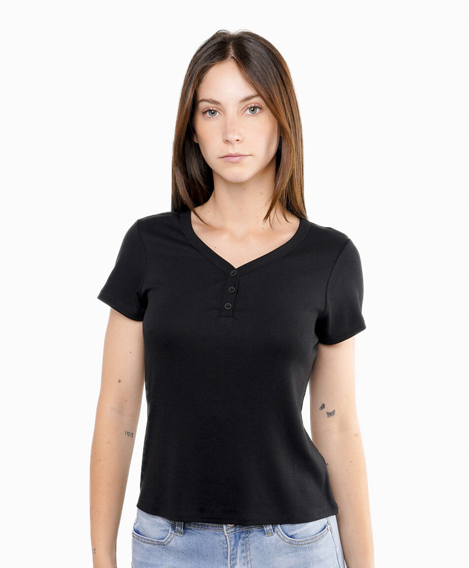 Remera mujer cuello abotonado black