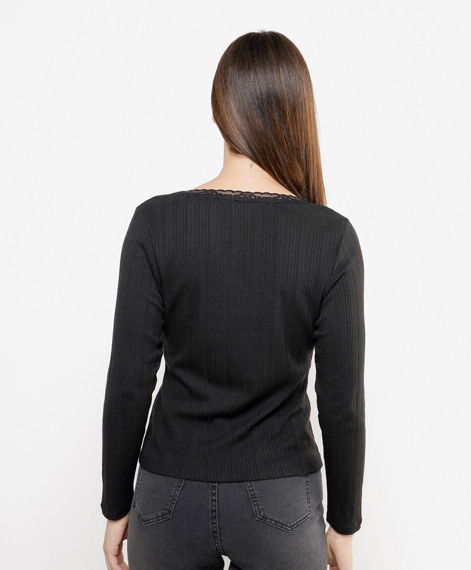 Remera mujer detalles encaje