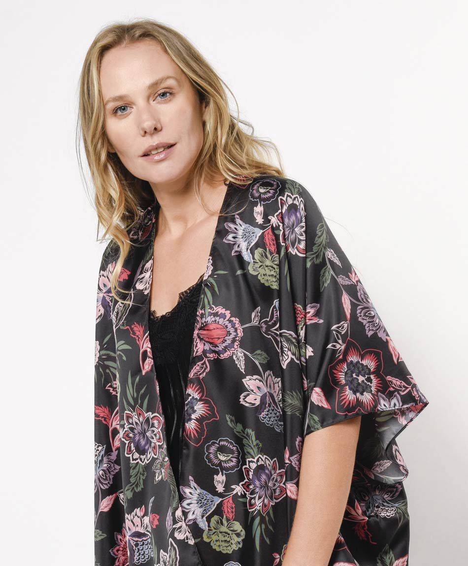 Pareo mujer floreado estilo sat&iacute;n