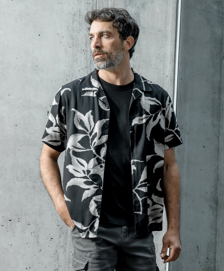 Camisa hombre hojas viscosa