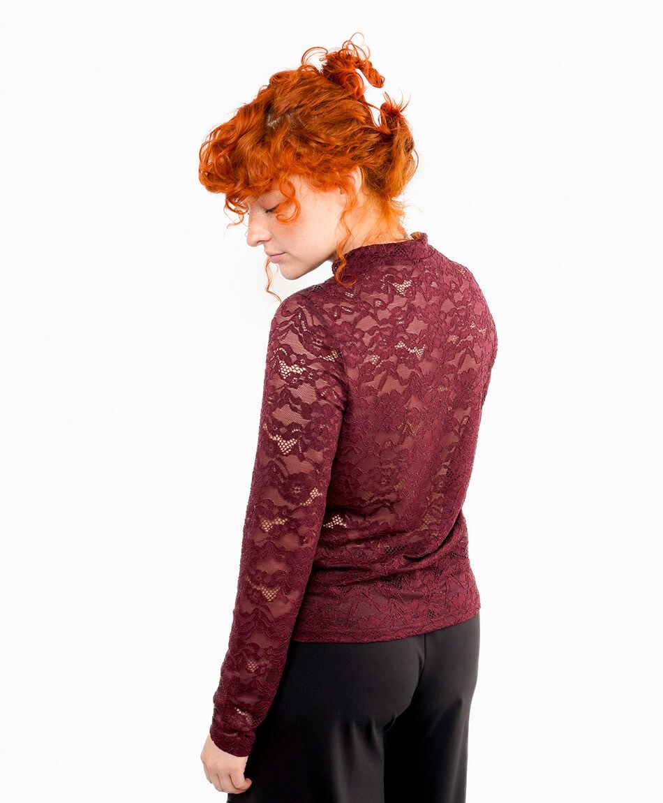 Remera mujer encaje floreado