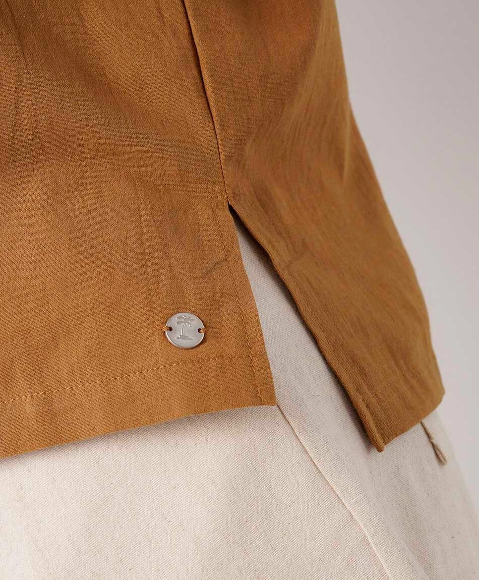 Camisa mujer lino beige bolsillos