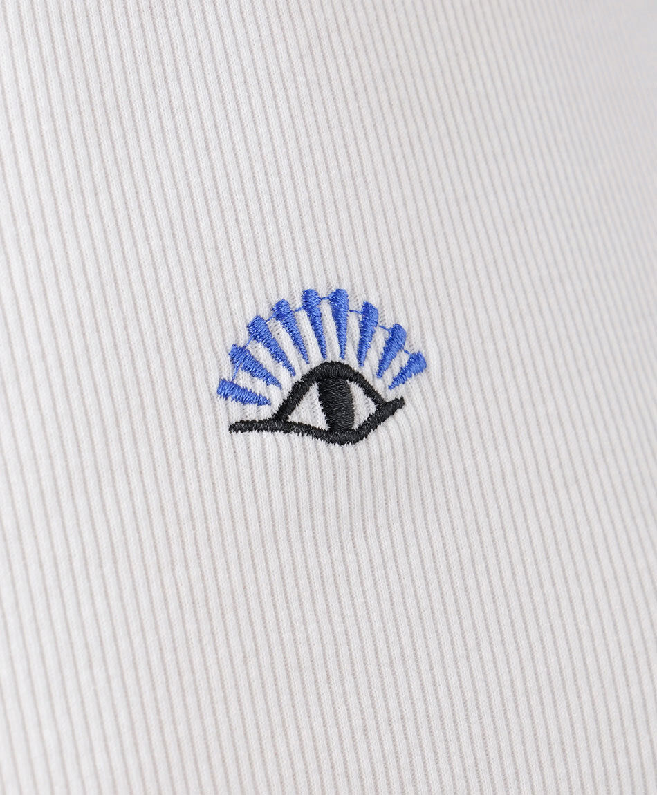 Remera mujer ojo bordado