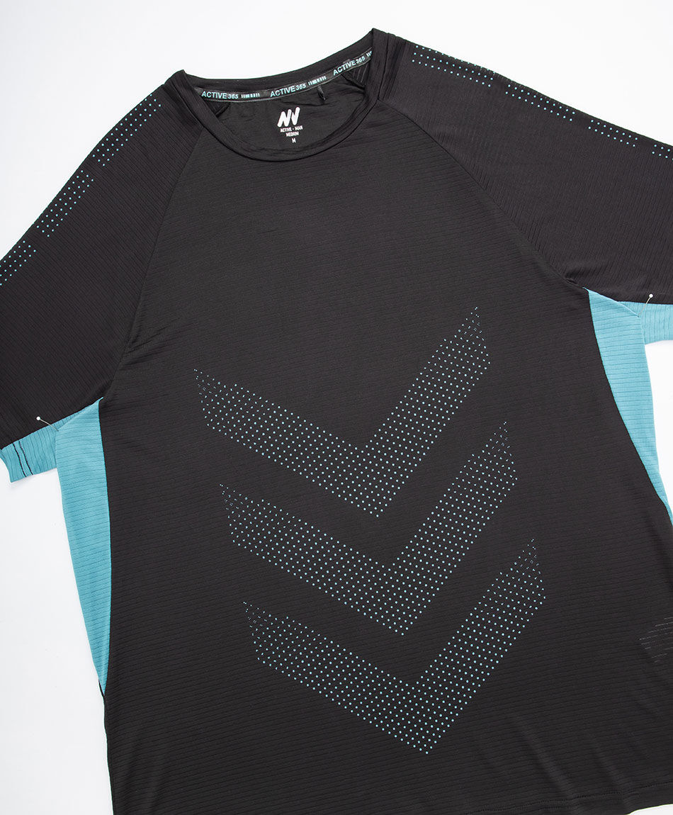 Remera deportiva hombre flechas bajas