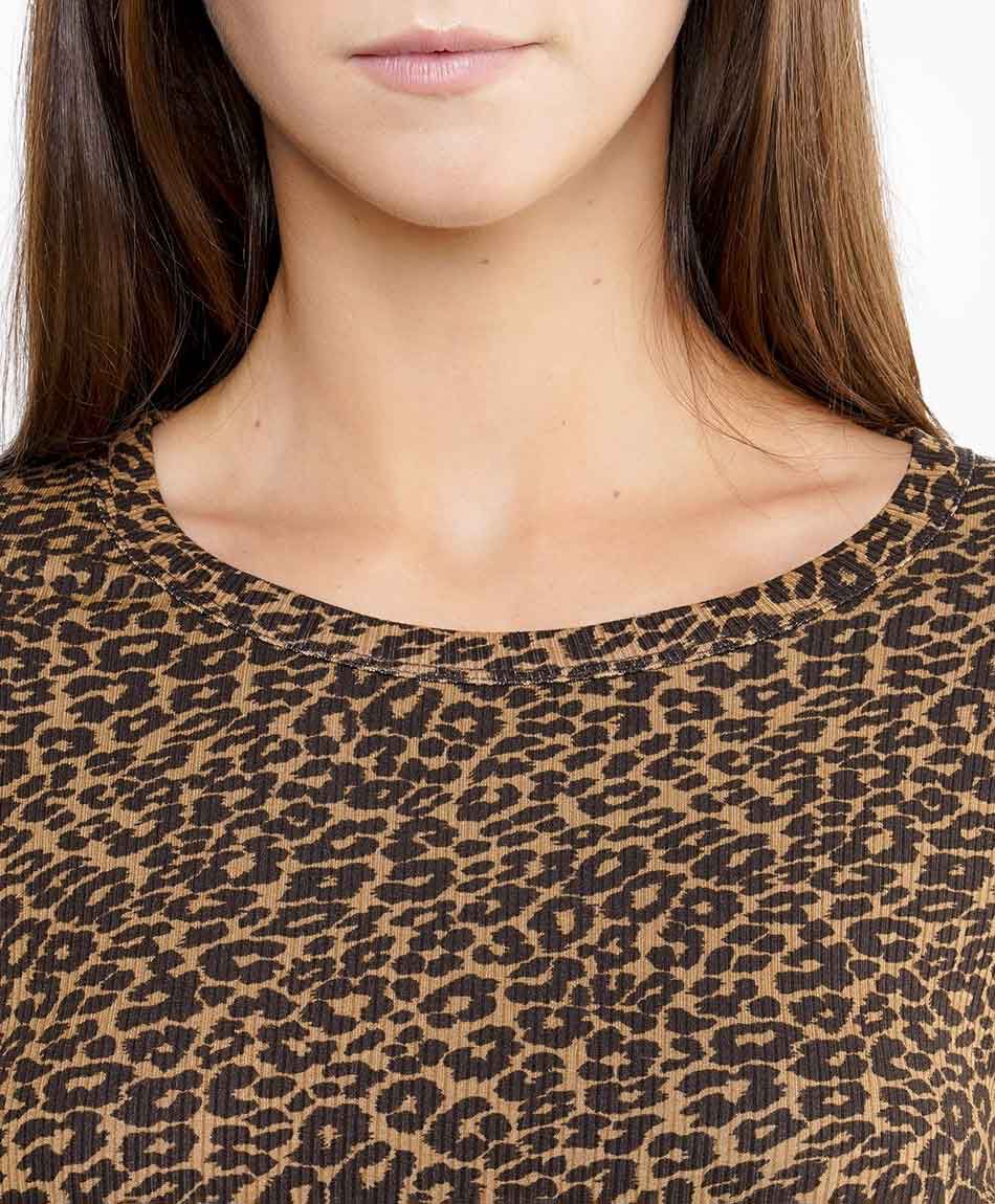 Remera mujer cuello redondo animal print