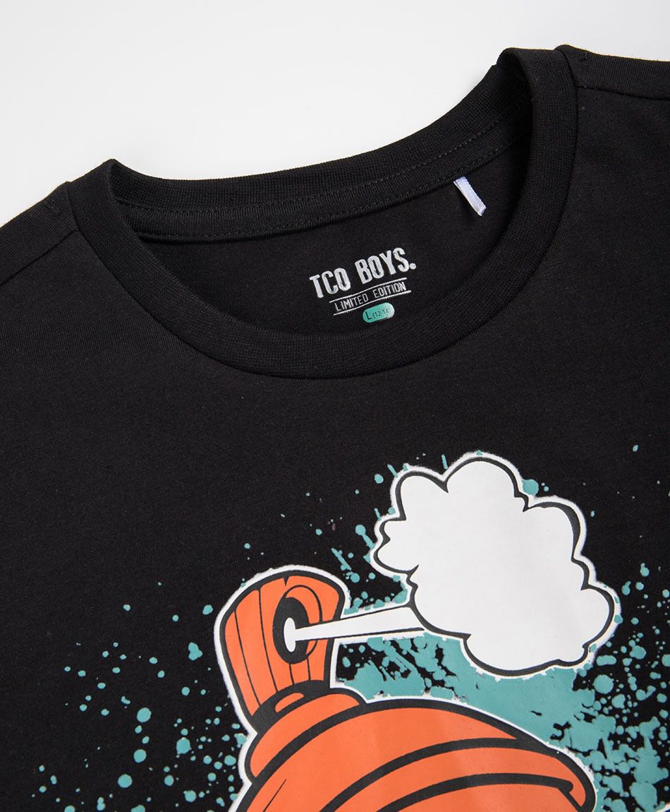 Remera ni&ntilde;o dibujo spray negro