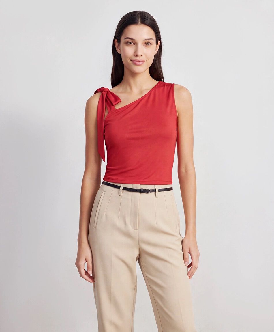 Remera mujer asimetrica lazo roja