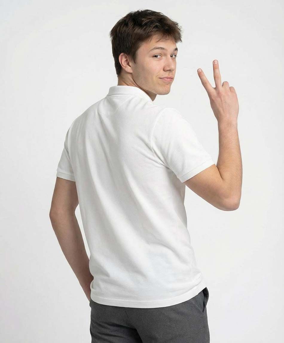 Remera escolar blanca b&aacute;sica