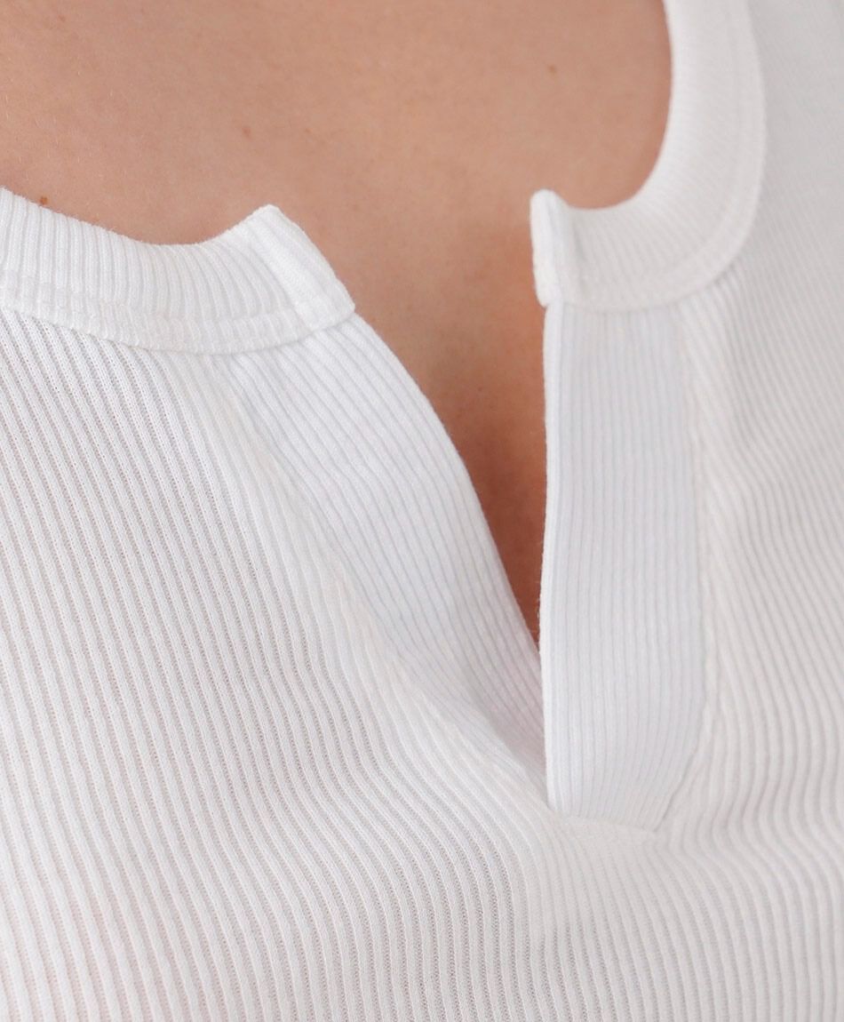 Remera mujer canale escote blanca