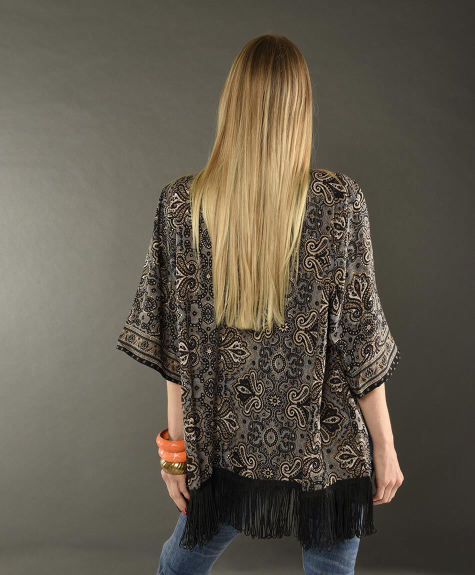 Kimono est flecos