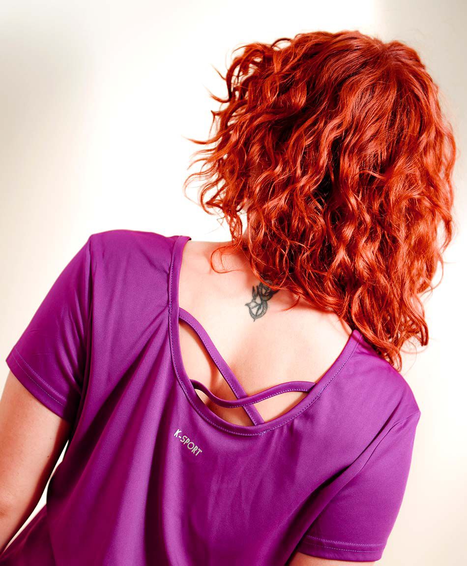 Remera deportiva mujer lisa cruzada en espalda
