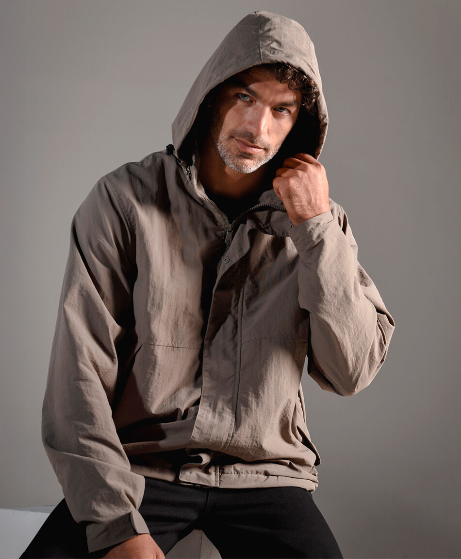 Cortaviento hombre con gorro