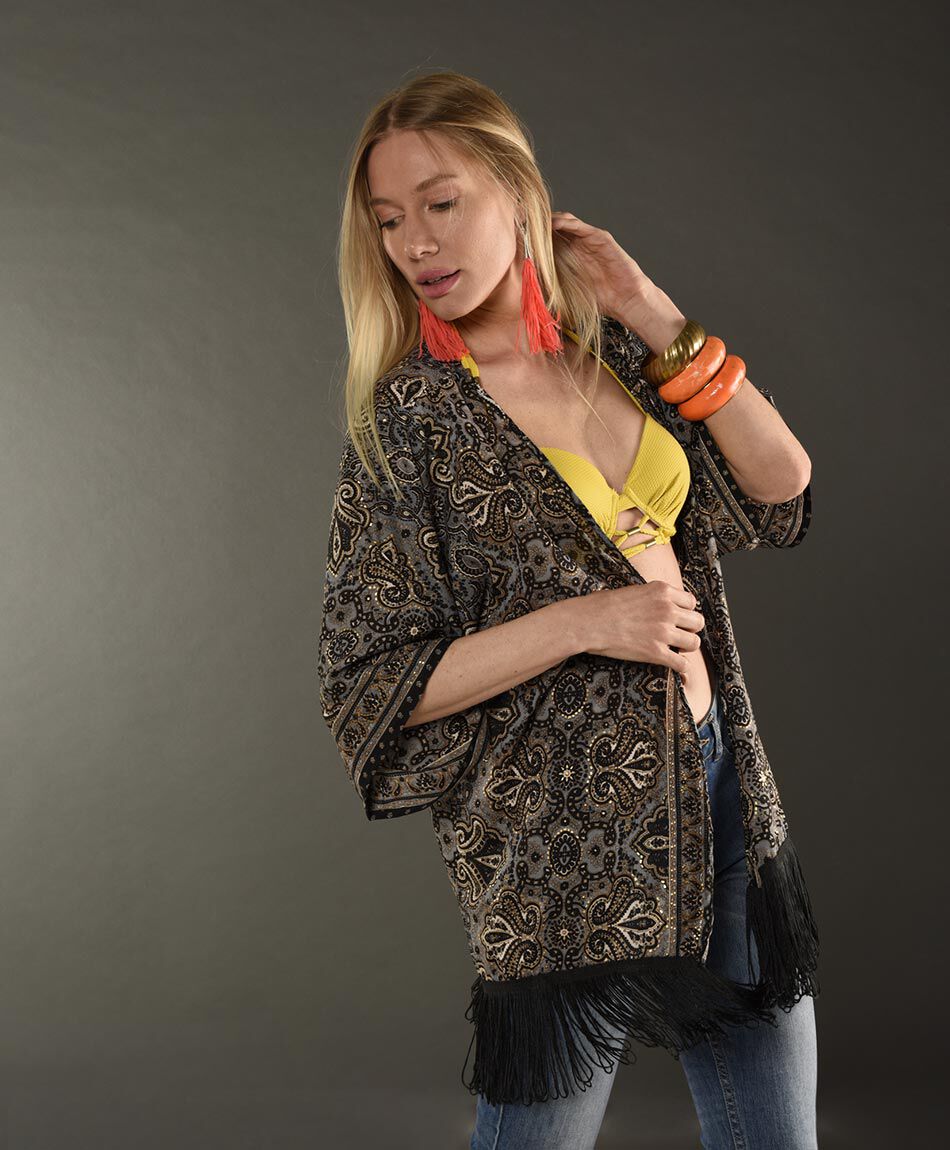 Kimono est flecos